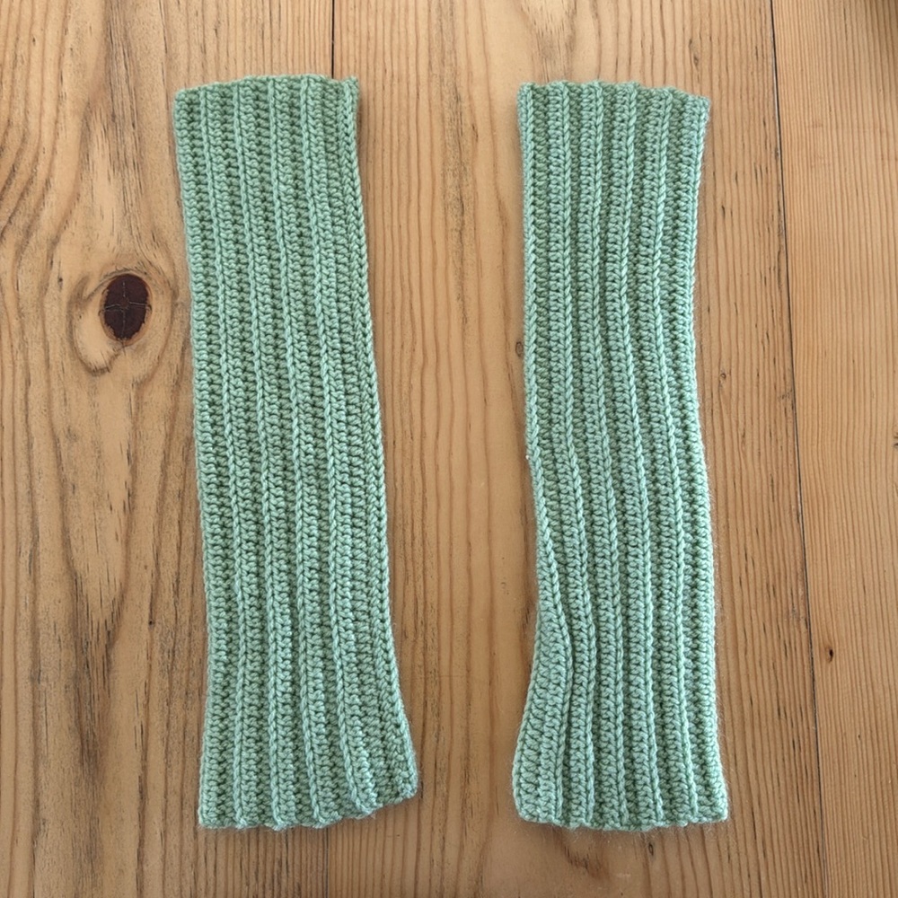 Crocheted legwarmers mint / light green